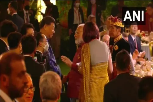 PM Modi xi Jinping shake hands