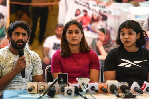 Protesting wrestlers