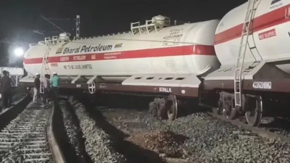 Goods train derails