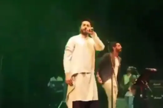 Viral Video: Ayushmann Khurrana Severely Trolled for singing 'Dil Dil Pakistan;' Netizens Lambast Him Left Right and Centre