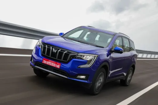 Mahindra XUV700 MX AT