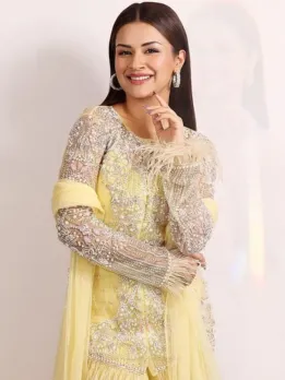 Avneet Kaur Steals Hearts with Gorgeous Look in Sharara Set