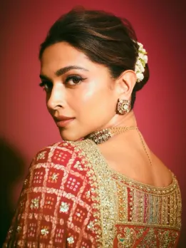 Deepika Padukone Looks Ethereal in Red Saree