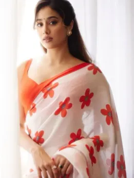 Jahnvi Kapoor Redefines Glamour in Exciting Saree Look