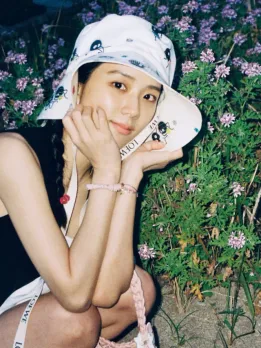 Blackpink Jisoo's Glass Skin Routine to get a flawless Exterior