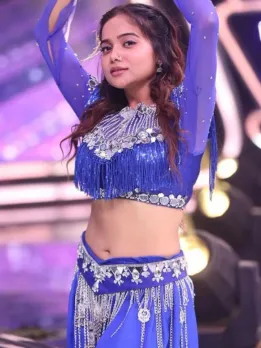 Manisha Rani's Sexy Blouse Design From Jhalak Dikhhla Jaa 11