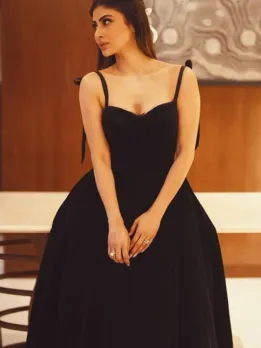 Mouni Roy Turns up heat with Sizzling Look in Black Outfit