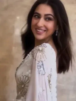 Mouni Roy Oozes OOMPH in Gorgeous Saree Look