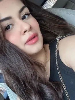 Avneet Kaur Impresses Fans with Adorable Selfies
