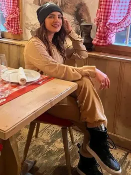 Suhana Khan Looks WOW in Pictures Shared from Italy