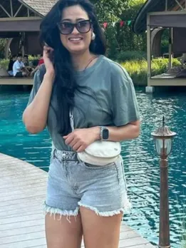 Shweta Tiwari Looks Beautiful in T-Shirt and Denim Shorts