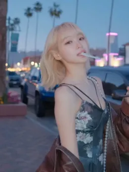 LE SSERAFIM's Chaewon Looks Steamy in Short Dress