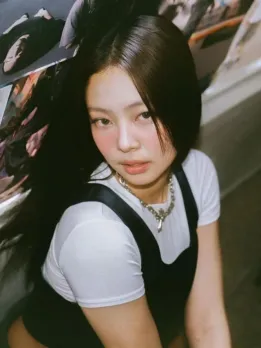 Jennie Looks Hot in BTS photos of 'SPOT'