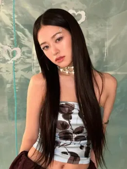 IVE's Yujin Stuns Fans in a Glamorous Look