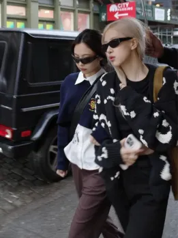 Rosé shares Exciting Photos with Jennie, Looks Charming