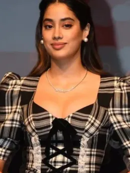 Janhvi Kapoor Flaunts Rumoured BF's Necklace, Looks Cool