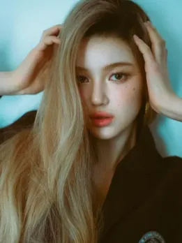 NewJeans to Release New Song Today, Shares Concept Photos