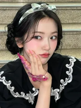 IVE Yujin's Adorable look Excites Fans