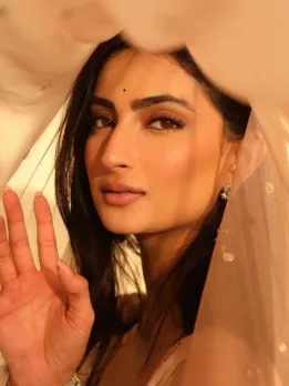 Palak Tiwari's Angelic Look in Traditional Suit Mesmerises Fans