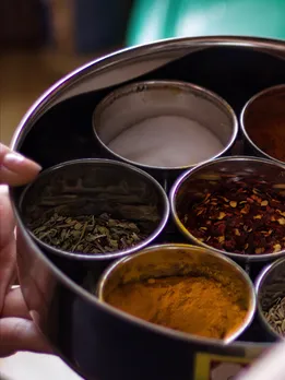 The Desi Way to Stay Warm: 5 Herbs & Spices Indian Homes Use in Winter