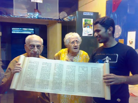 Thoufeek Zakariya - The Indian Muslim Who Is An Expert In Hebrew-Arabic Calligraphy 
