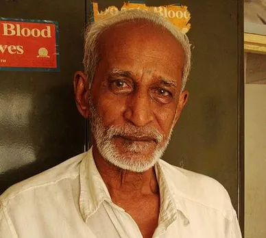 The 73-Year Old Librarian Who Has Been Donating Every Rupee He Earned To The Poor For 30 Years!