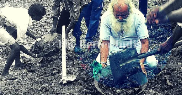 From Cremating Dead Bodies to Tackling Sewage - Guddu Baba Did It All for a Clean Ganga