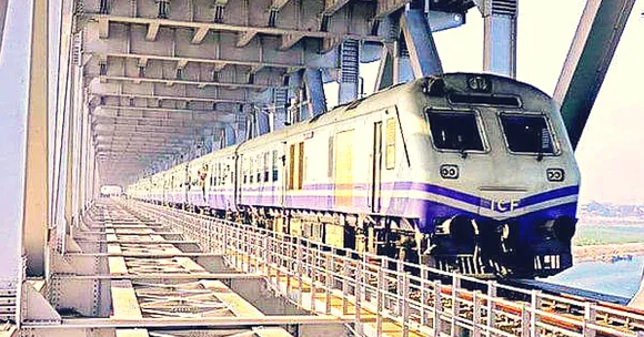 There's a Train in Bihar That Runs 4 Times a Day, for Only About 50 Passengers per Trip!