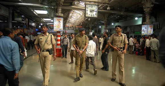 Mumbai Railway Police Rescue 97-Year-Old Pakistani Man. Reunite Him With Indian Family