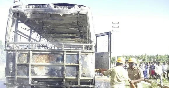 TRUE HEROES: Bus Driver and Construction Worker Save 50 Lives after School Bus Catches Fire