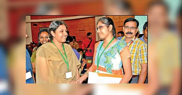 Tale of an Inspiring Friendship: This Medical Aspirant Just Gave up her MBBS Seat. For her Friend.