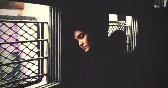 #TrainDiaries: Ladies Coupe of Mumbai Local Trains as Seen through the Lens of a Photojournalist