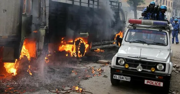 Daring Doctors Cross Karnataka-TN Border on Foot to Save a Man's Life During Cauvery Unrest