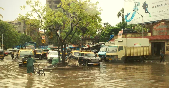 Kudos to Delhi Firemen & Police Who Saved 72 Children from Drowning in a Heroic Rescue Operation