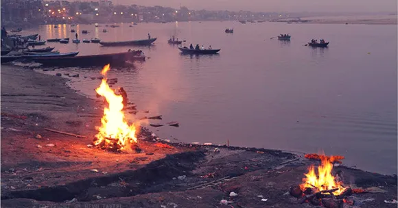 Nagpur Woman Defies Tradition to Light Father's Funeral Pyre and Perform Last Rites