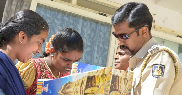 This Bengaluru Policeman Is 'Punishing' Traffic Violators by Gifting Them Something Green!