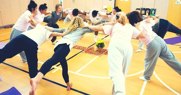 How Yoga Helps the World. Paying (H)Ommage to Yoga on International Yoga Day!