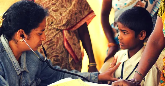 An Ode to the Unsung Heroes on #DoctorsDay. Here Are Some of India's Most Inspiring Doctors!