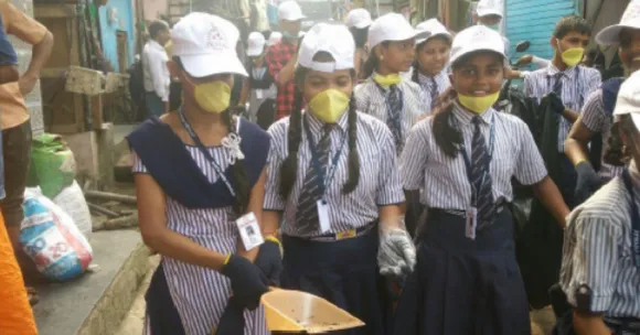 Instead of Waiting for the Govt, These Mumbai Kids Clear Garbage By Themselves