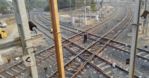 The Quick Thinking of Two Motormen Saves the Day in Mumbai