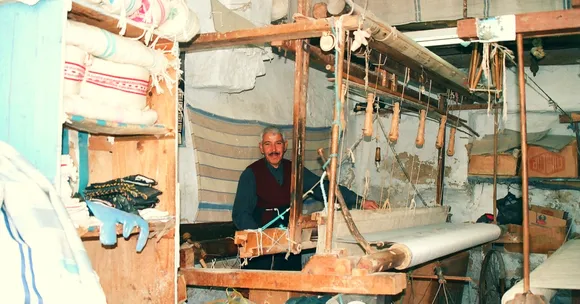 How This Desi Chatbot Could Help Handloom Weavers in India!