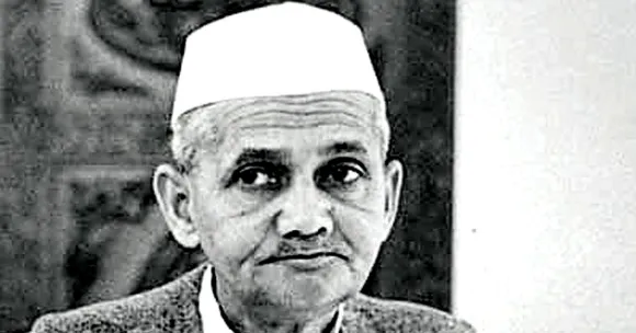 Unlike Super-Rich Defaulters, This Ex-PM's Family Honoured Their Loan to PNB!