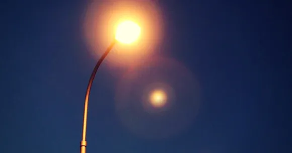 Delhi's New Street Lights to Feature CCTV, Wi-Fi And Pollution Monitors!
