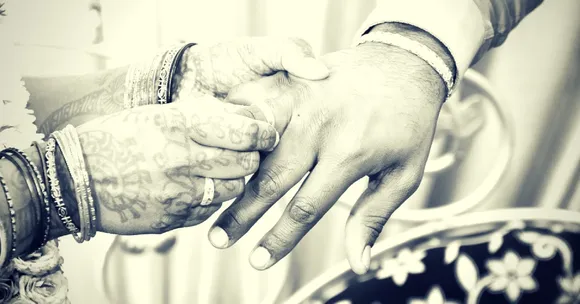 Mumbai Family Battles Boycott, Caste Council to Support Their Daughter's Wedding