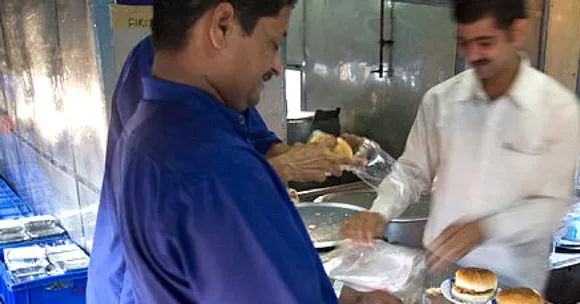 Indian Railways to Roll Out Airline-Like 'Combo' Meals, AI Module to Ensure Hygiene!