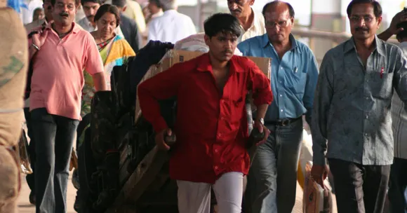 Kerala Porter Cracks KPSC by Using Railway Station's Free Wifi to Study!