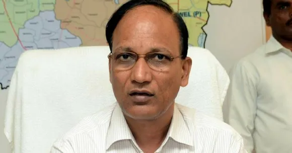 Medak Collector Gets Into Toilet Pit, Empties Organic Manure With Bare Hands!