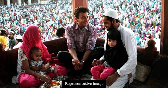 Chef Vikas Khanna Reunites with Muslim Family Who Saved Him in 1992 Mumbai Riots!