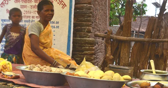 Love Idli? 60-Year-Old Jharkhand Lady Has Been Selling Them at Re 1 for 7 Years!