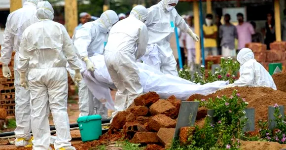 Kerala Doctor Supervises Last Rites of 12 Nipah Victims After Relatives Refuse